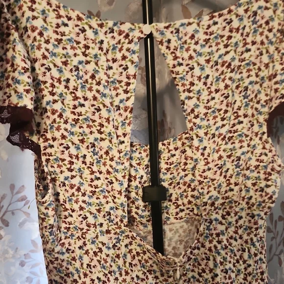Floral Print Dress - Picture 5 of 8